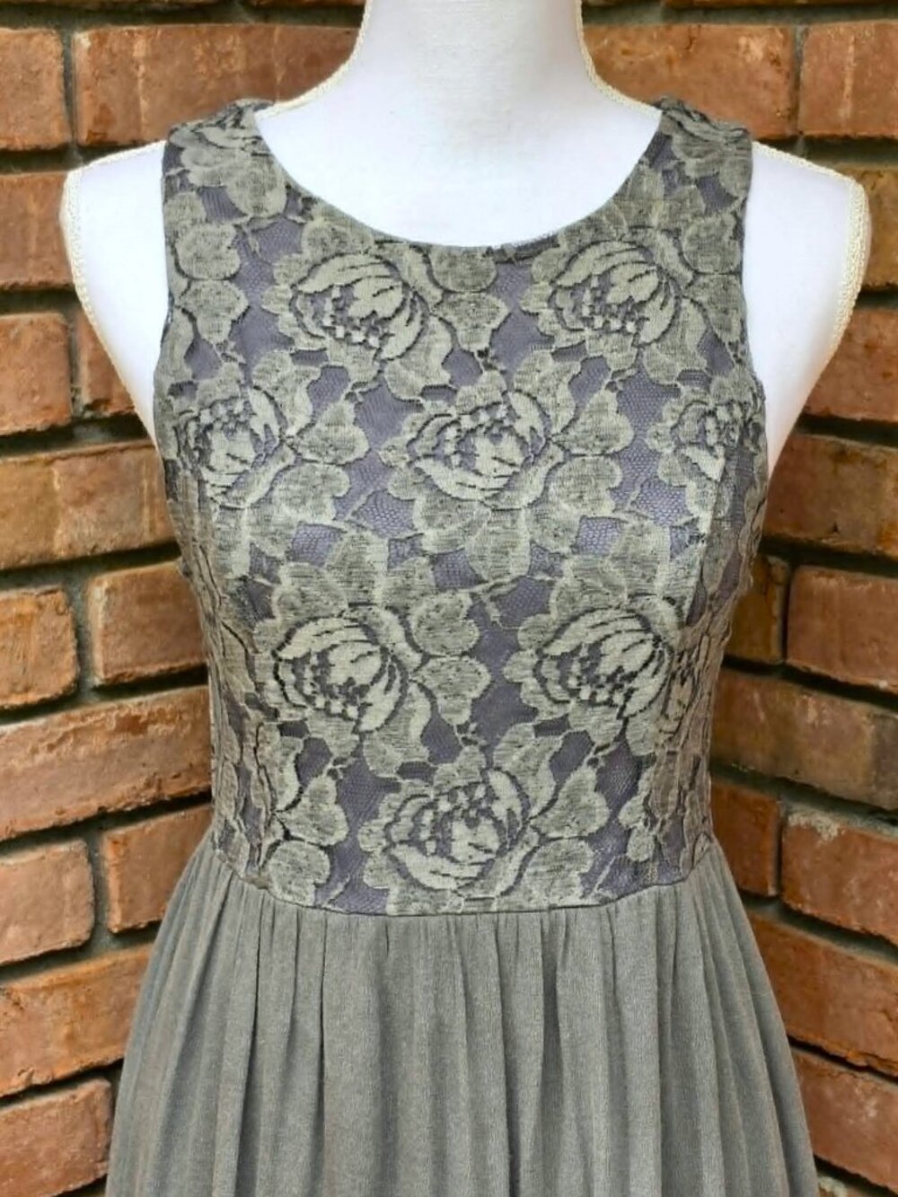 Altar’d State Gray Lace Fit & Flare Dress, Romantic Sleeveless Midi, Size M, EUC - Picture 4 of 12